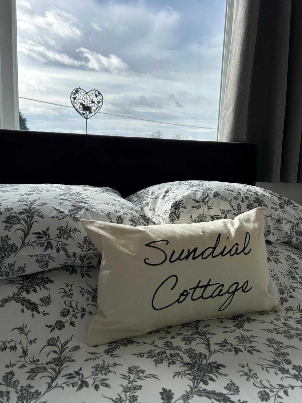 Sundial Cottage Ньютон Эбэт Экстерьер фото